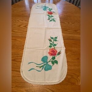 Vintage Hand-Painted crocheted Lace Edge Table Runner (14x41 inches)